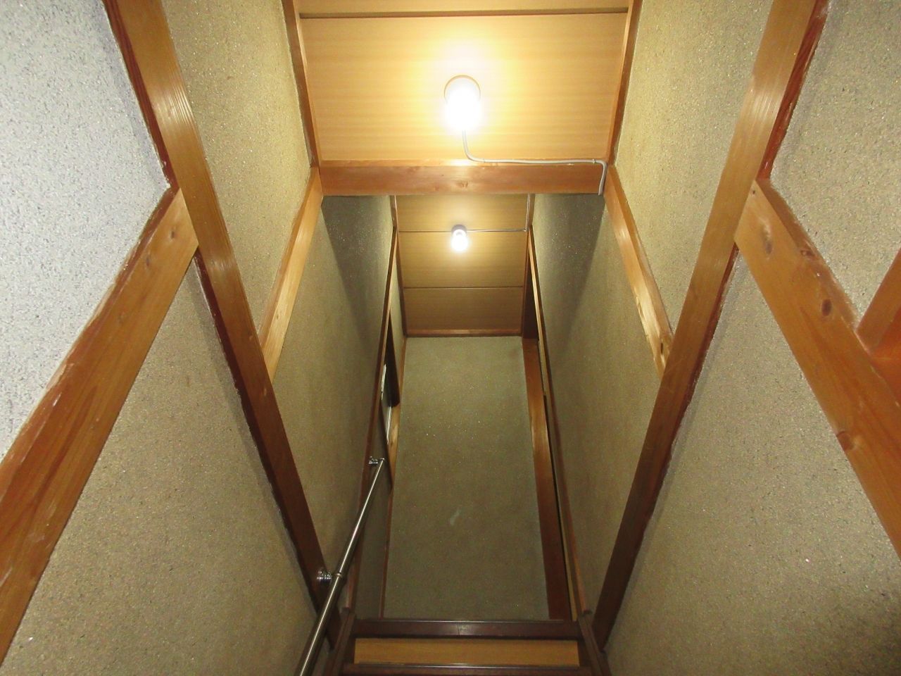 富田様邸階段照明工事（施工後） 006